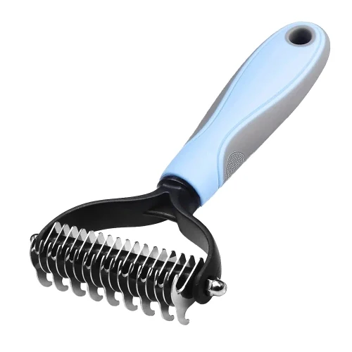 La brosse aux 17 dents qui enlève les poils sans lutter