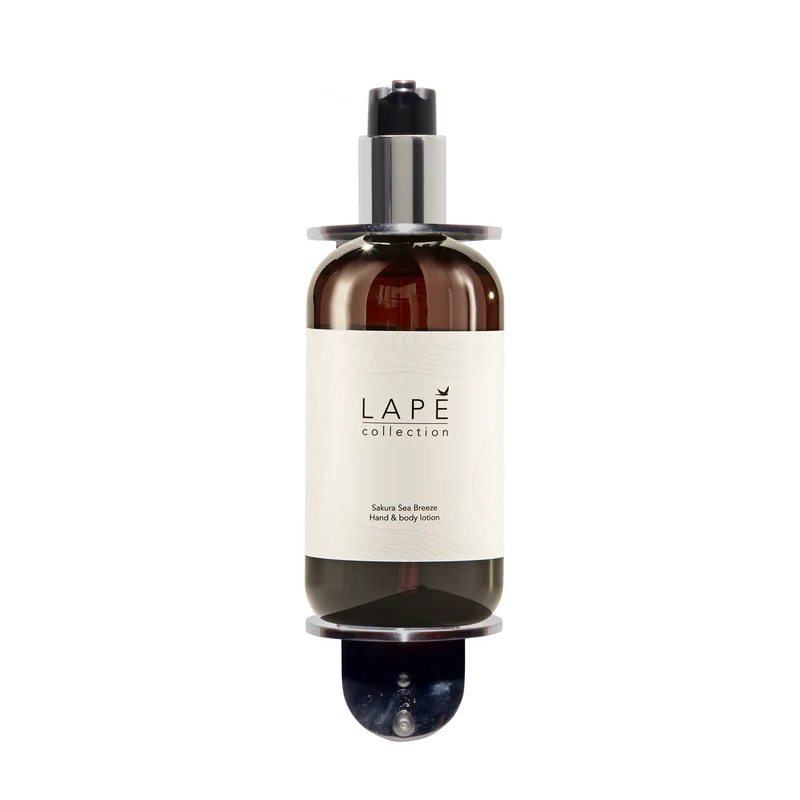 Crema idratante profumata mani e corpo Diversey LAPĒ Collection Sakura Sea Breeze Hand & Body Lotion 300 ml DISPONIBILE IN 7 GIORNI LAVORATIVI