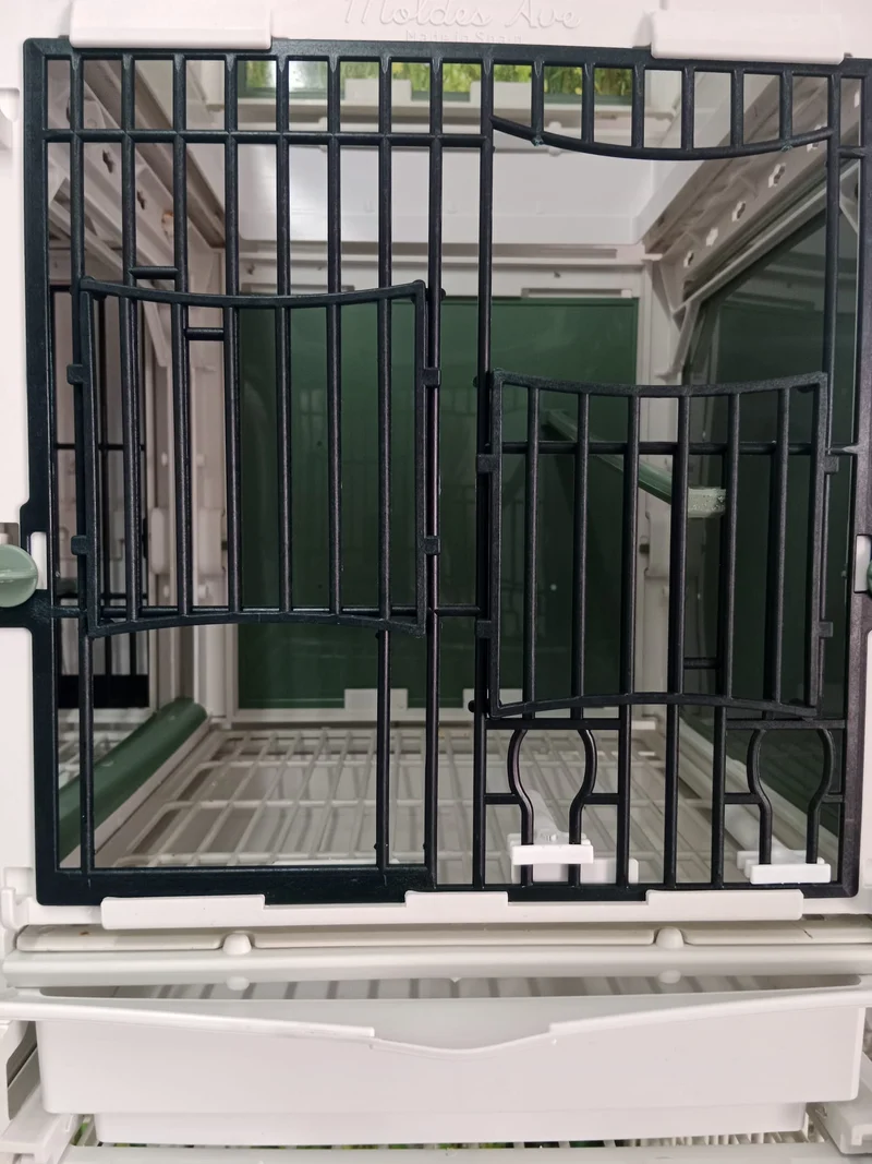 Cage frontale MA avec double porte et gamelles pour la nourriture