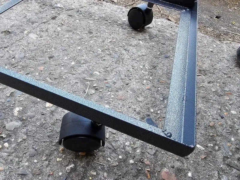 Socle en métal (pour cage grillagée blanche 102cm)