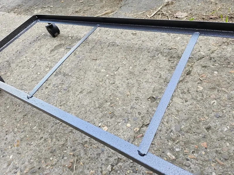 Socle en métal (pour cage grillagée blanche 102cm)