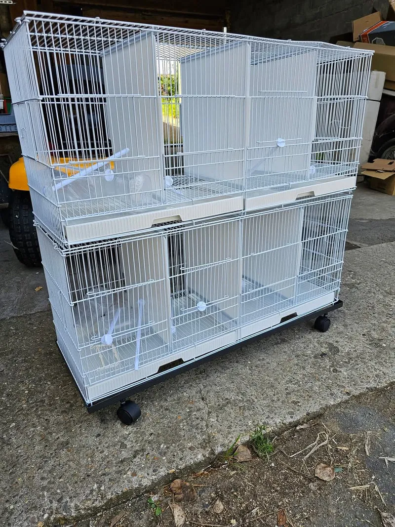 Socle en métal (pour cage grillagée blanche 102cm)