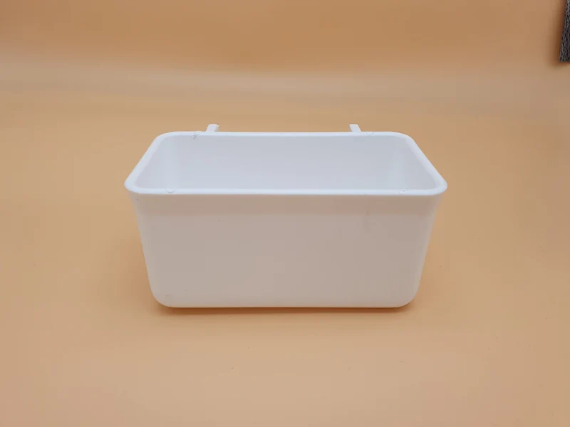 Gamelle en plastique avec crochets 9x5x4,4cm