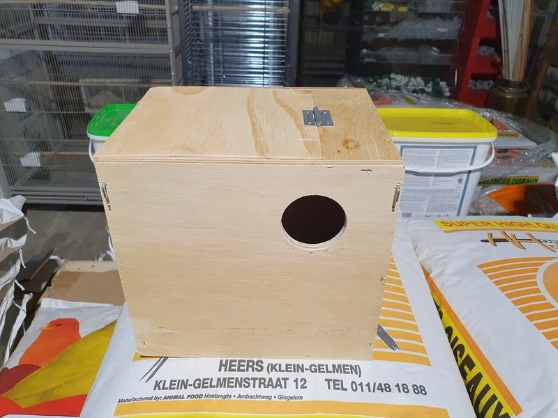 Nichoir en bois pour petites perruches (modèle spécial)