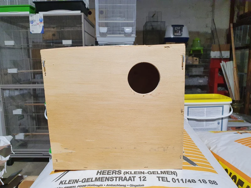 Nichoir en bois pour petites perruches (modèle spécial)
