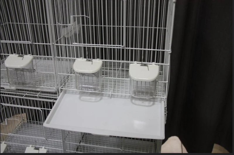 Cage d'élevage blanche empilable 60x25x35