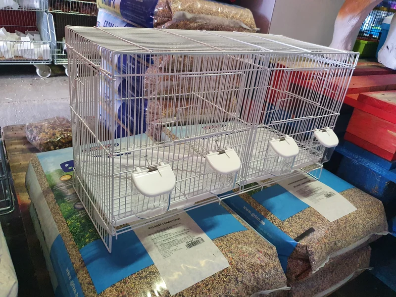 Cage d'élevage blanche empilable 60x25x35