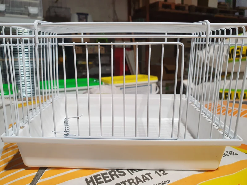 Cage bébé avec porte grande