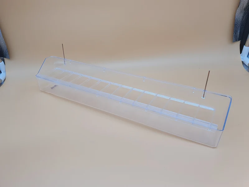 Mangeoire longue avec crochets transparente