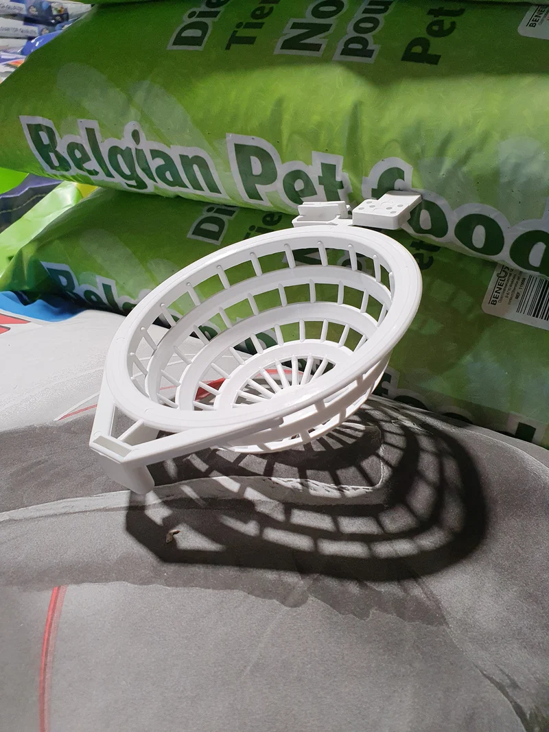 Posture du nid en plastique canari plus confirmation
