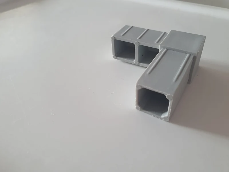 L pièce de connexion volière