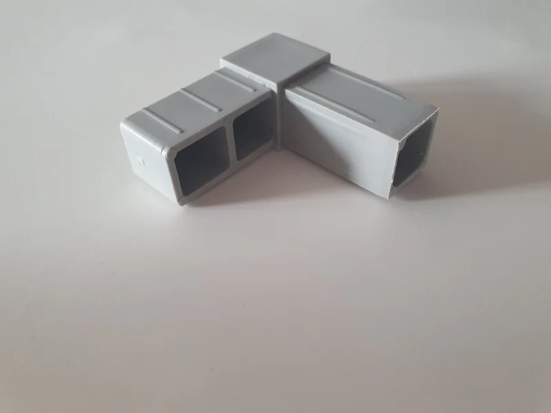 L pièce de connexion volière