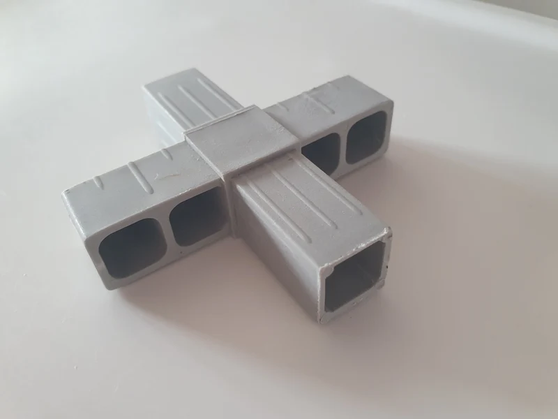 Pièce de connexion croisée volière