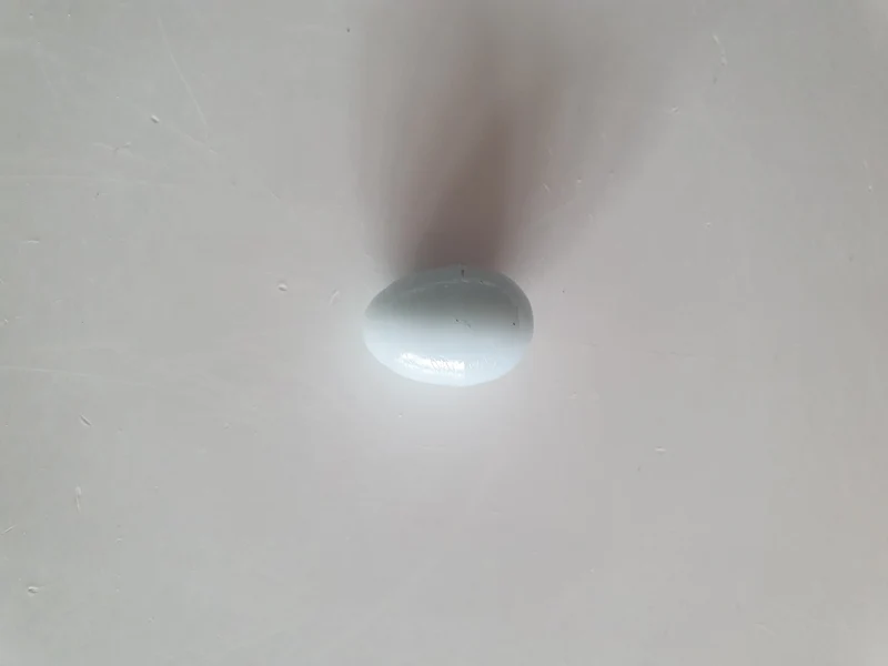 Faux oeufs en plastique canari 2cm