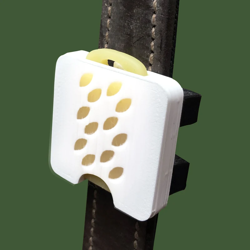 1er badge licol anti-insectes Français pour chevaux & cavaliers (plaquette odorante)