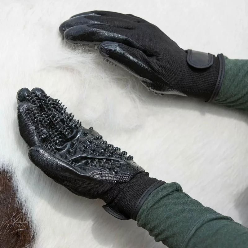 EquiCaress : Gants de shampouinage pour faire mousser son cheval à la douche