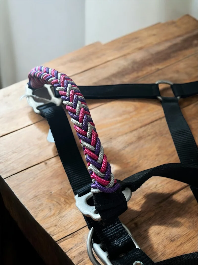 Licol cheval Norton taille Cob avec muserolle tissée à la main
