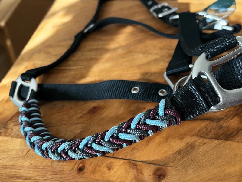 Licol cheval Norton taille Cob avec muserolle tissée à la main