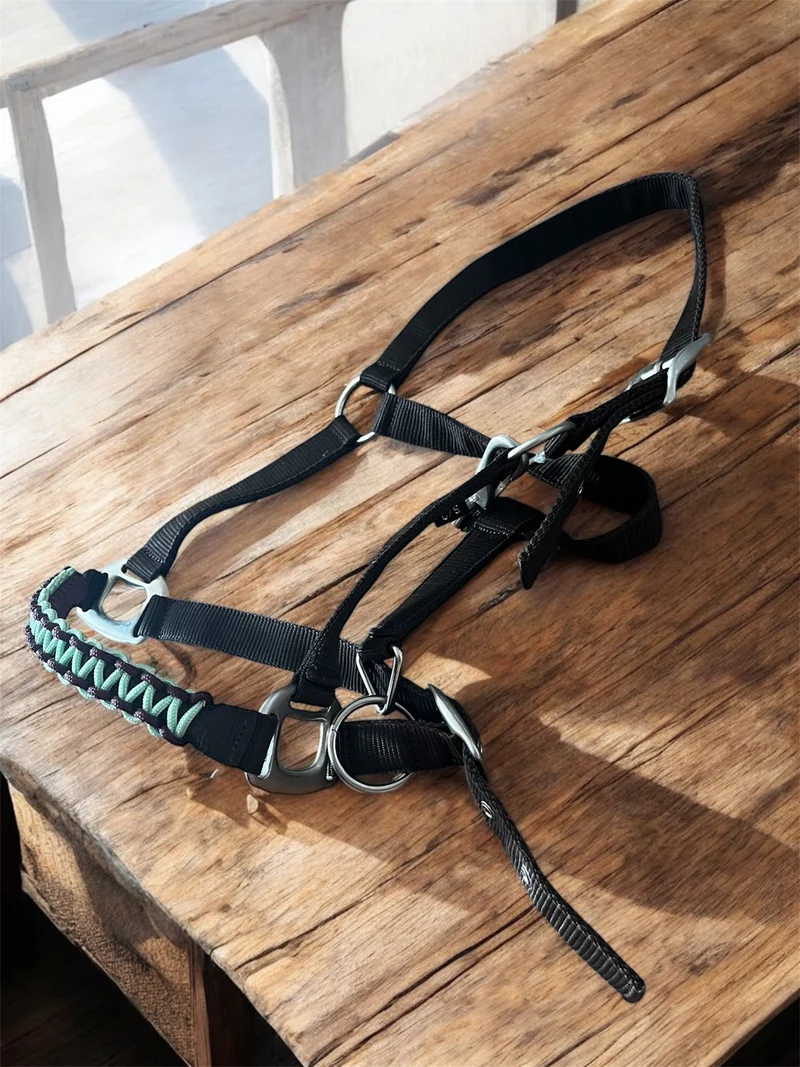 Licol cheval Norton taille Cob avec muserolle tissée à la main