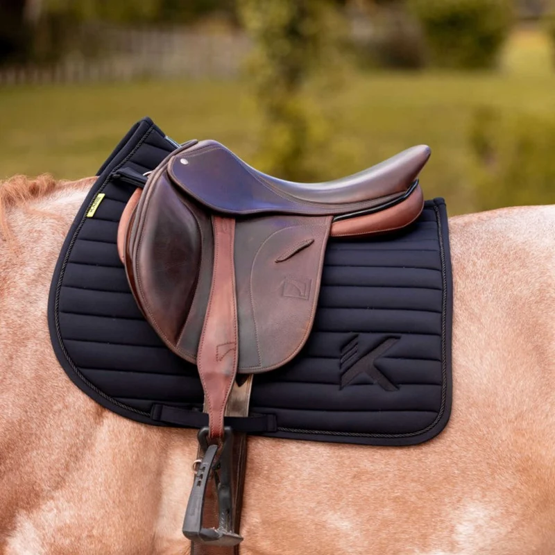 K by EQUITHÈME Tapis de Selle Triton de Saut Noir