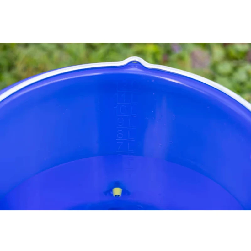 Kerbl Abreuvoir-Seau Avicole avec 4 abreuvoirs à tétine Bleu