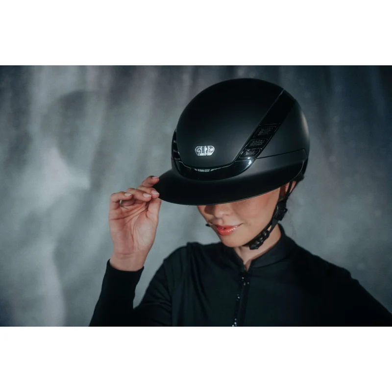Pikeur Bombe AirLuxe Pure Visière longue Noir