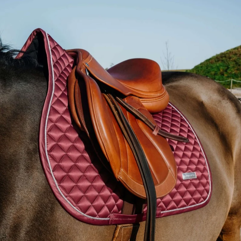 EQUITHÈME Tapis de Selle Nacre de Saut Bordeaux