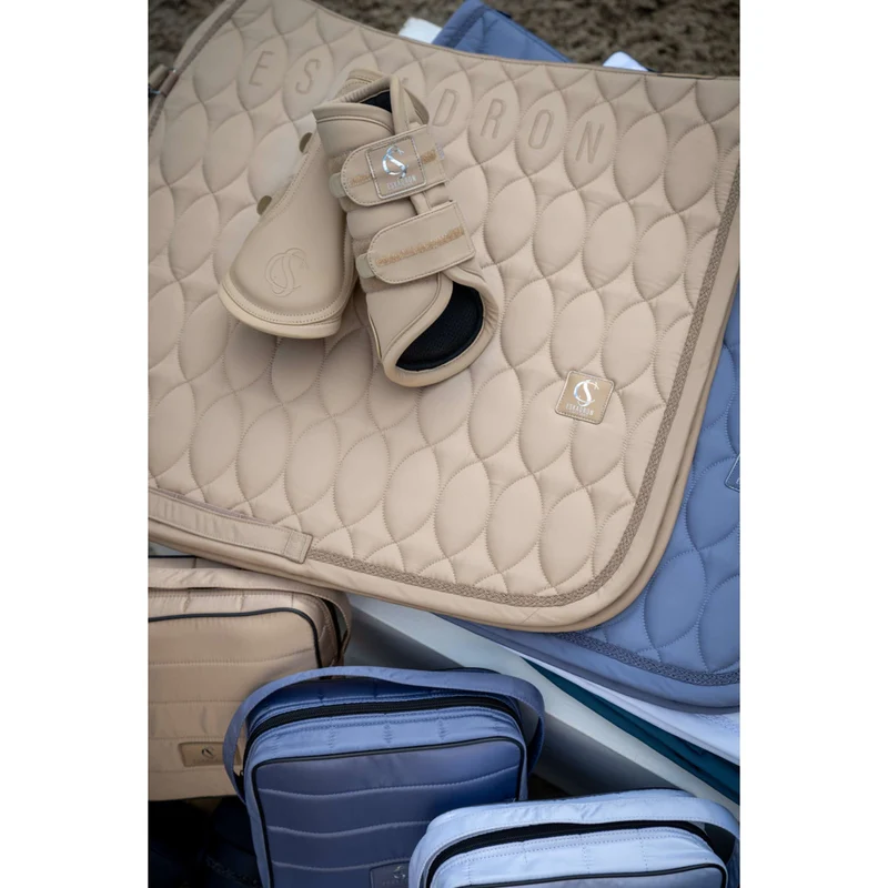 Eskadron Tapis de Selle Classic Sports Softshell Jewel Dressage Sierra